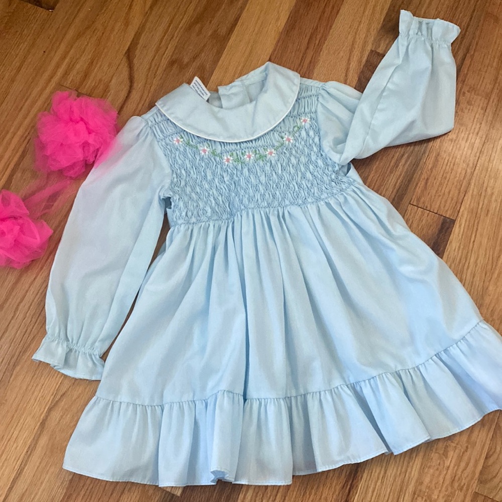 Vintage 4 T Polly Flinders Lt Blue Hand  Smocked Dress in Pristine Condition